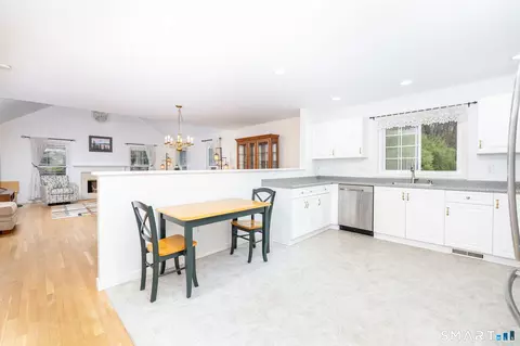 Kitchen - 54 Elizabeth Cir #54, Sandy Hook, CT 06482 photo 1 of 2