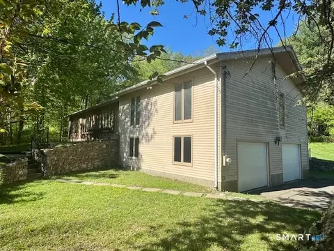 21 Maple Vale Dr, Woodbridge, CT 06525