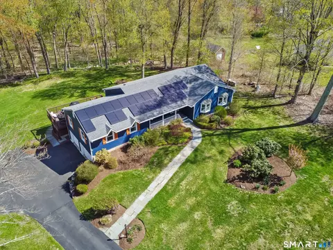 5 Spoke Dr, Woodbridge, CT 06525