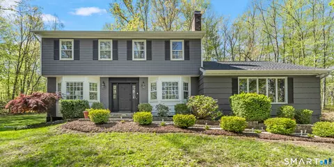 7 Arapaho Rd, Brookfield, CT 06804