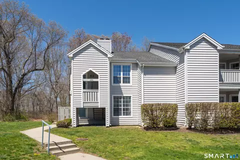 91 Crown Knoll Ct #124, Groton, CT 06340
