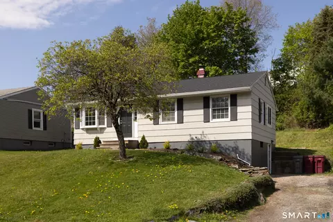 20 Longwood Dr, Naugatuck, CT 06770