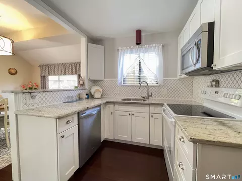 551 Heritage Vlg #B, Southbury, CT 06488