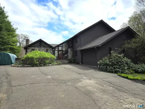 127 Huntingtown Rd, Newtown, CT 06470