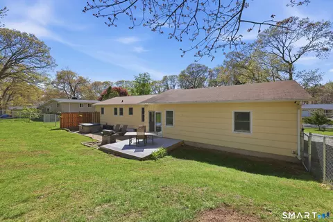 Exterior - 14 Cedarwood Ln, Old Saybrook, CT 06475 photo 5 of 10