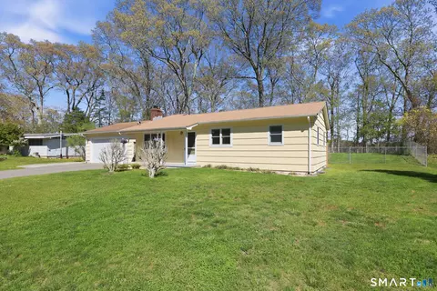 Exterior - 14 Cedarwood Ln, Old Saybrook, CT 06475 photo 2 of 10