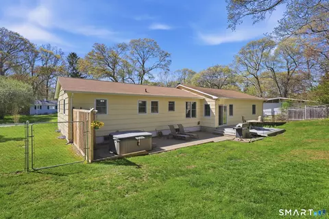 Exterior - 14 Cedarwood Ln, Old Saybrook, CT 06475 photo 4 of 10