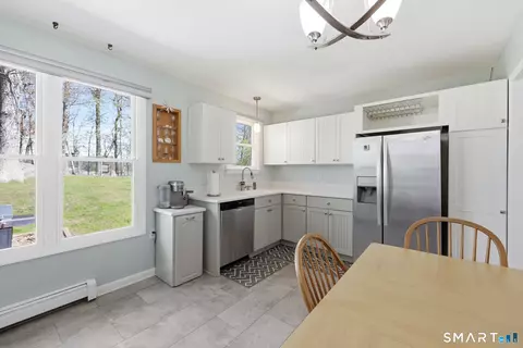Kitchen - 14 Cedarwood Ln, Old Saybrook, CT 06475 photo 4 of 4