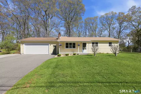 Exterior - 14 Cedarwood Ln, Old Saybrook, CT 06475 photo 3 of 10