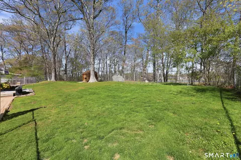 Exterior - 14 Cedarwood Ln, Old Saybrook, CT 06475 photo 8 of 10