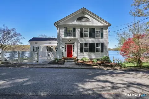 30 Knowles Rd, East Hampton, CT 06424