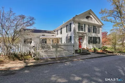 30 Knowles Rd, East Hampton, CT 06424