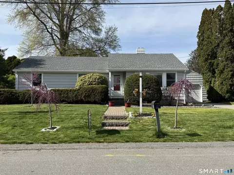 4 Judson Ave, Mystic, CT 06355