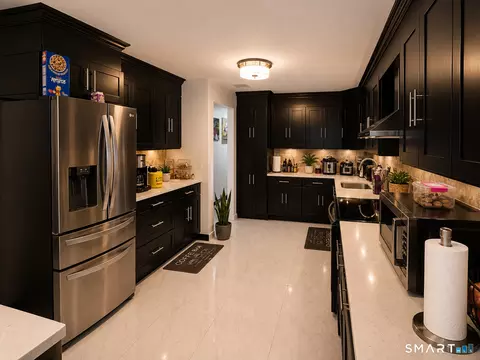 Kitchen - 40 Booth Ter, Hamden, CT 06518 photo 3 of 4