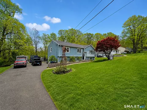 40 Booth Ter, Hamden, CT 06518 photo 2