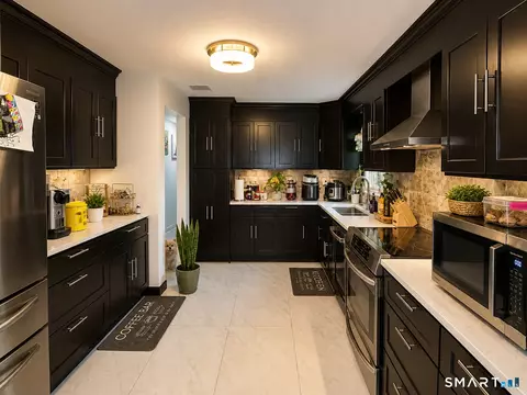 40 Booth Ter, Hamden, CT 06518 photo 4
