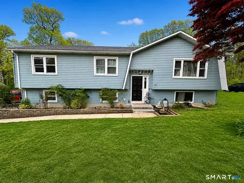 40 Booth Ter, Hamden, CT 06518