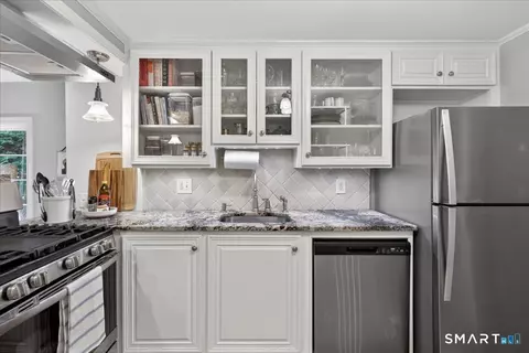 Kitchen - 54 Jackson Rd, Hamden, CT 06517 photo 2 of 4