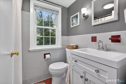 Bath - 54 Jackson Rd, Hamden, CT 06517 photo 1 of 2