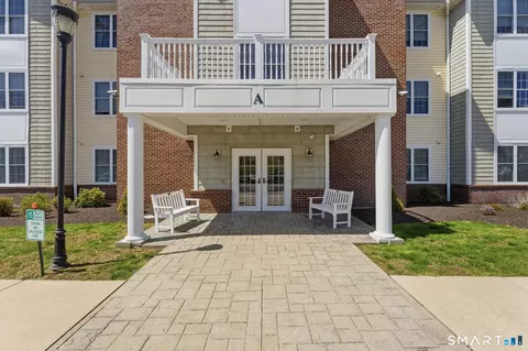 2590 Gold Star Hwy #208, Mystic, CT 06355