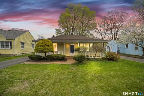 75 Garland St, Springfield, MA 01118