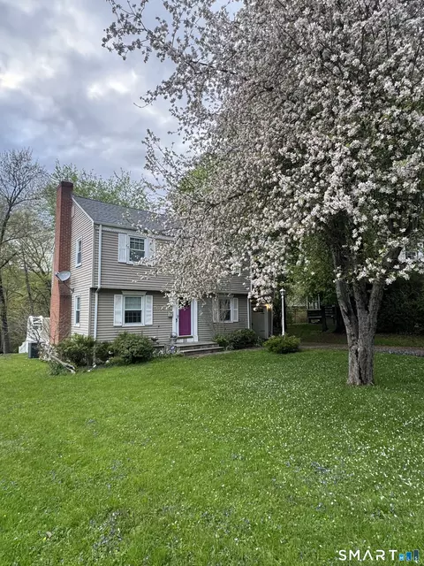 34 Cobbs Rd, West Hartford, CT 06107