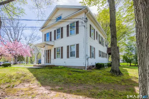 68 Village St, North Haven, CT 06473