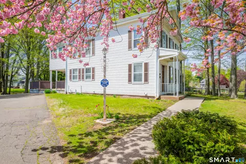 68 Village St, North Haven, CT 06473