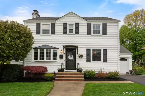 12 Orchard Ct, Hamden, CT 06517