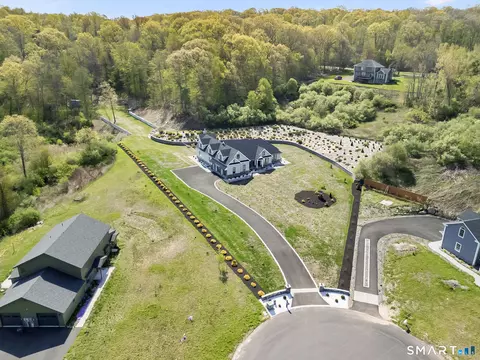 99 Mesa Dr, Bethany, CT 06524