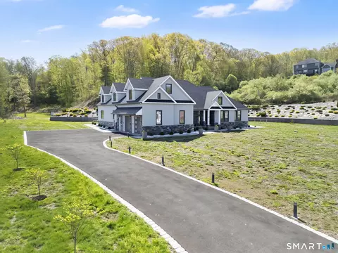 99 Mesa Dr, Bethany, CT 06524