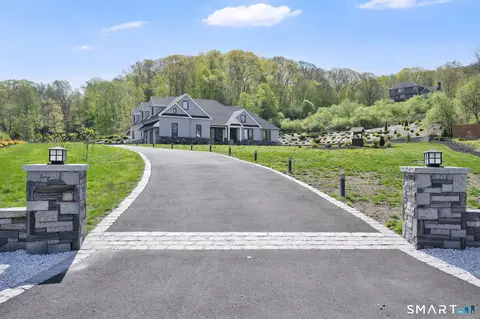 99 Mesa Dr, Bethany, CT 06524