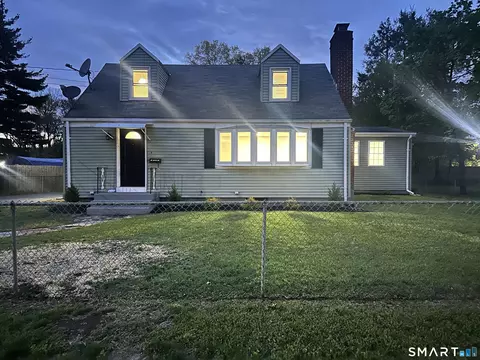 18 Walsh St, Bloomfield, CT 06002