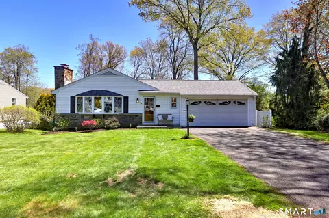 26 Craig Ln, Trumbull, CT 06611