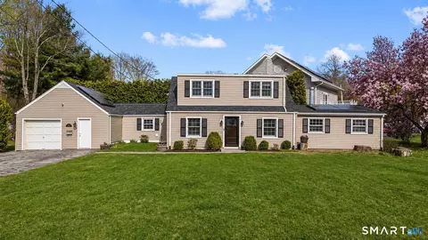 11 Barmore Dr W, Stamford, CT 06905