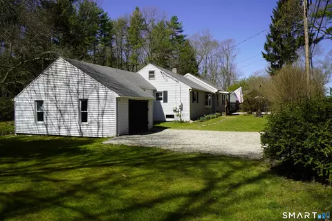 4 Breaults Landing Rd, Thompson, CT 06277