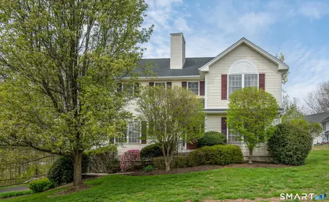 45 Pocono Ln #10, Danbury, CT 06810