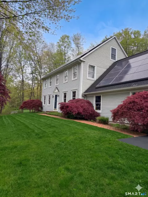 18 Gelding Hill Rd, Sandy Hook, CT 06482
