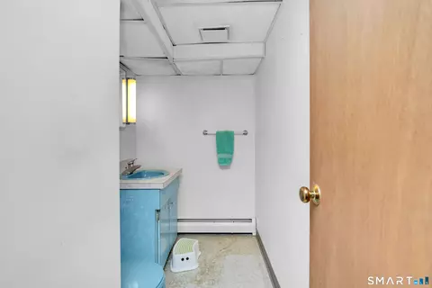 Bath - 81 Crystal St, Wethersfield, CT 06109 photo 2 of 2