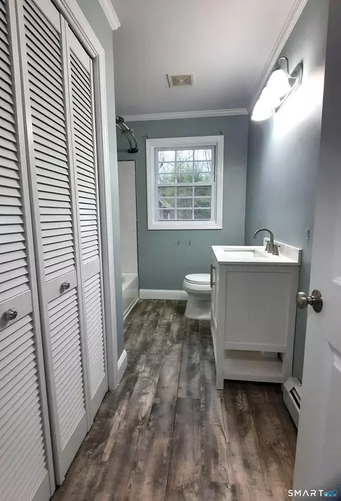 Bath - 288 Margaret Henry Rd, Killingly, CT 06239 photo 1 of 2