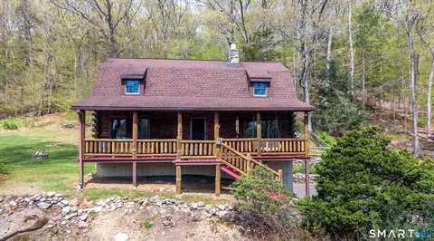 82 Freeman Rd, Oxford, CT 06478