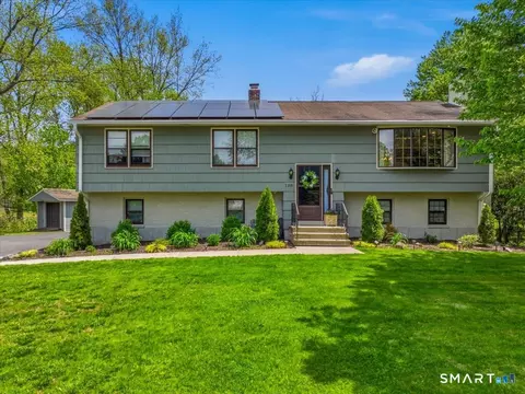128 Spring Rd, North Haven, CT 06473