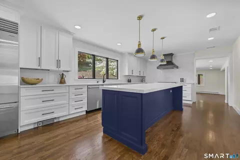 53 W Hill Cir, Stamford, CT 06902