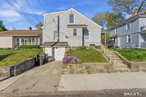 59 Raymond St, New London, CT 06320