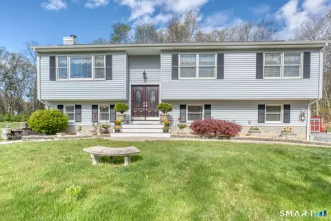 11 Hally Ln, Colchester, CT 06415