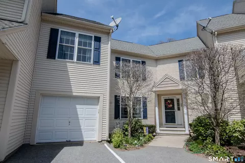 80 Perry St #205, Putnam, CT 06260