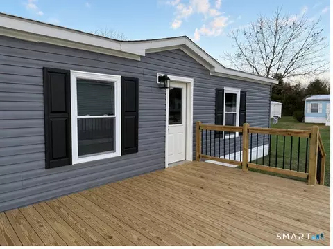 28 Circle Dr, Windham, CT 06256