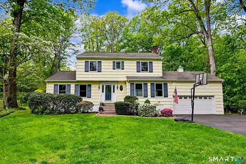 18 Kreiner Ln, Norwalk, CT 06850