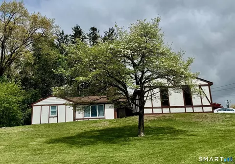 10 Horseshoe Dr, Danbury, CT 06811