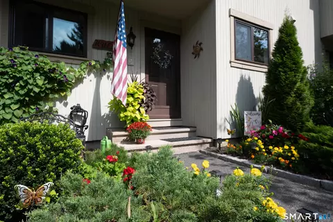 6 Highpoint Ct #6, Woodbury, CT 06798